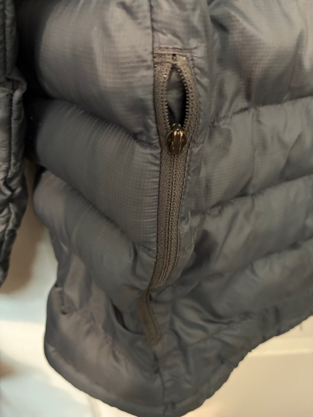 Marmot Women's Lightweight Puffer Jacket - Light Gray - Picture 3 of 6